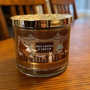 Bath and body works 3 wick candle